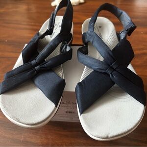 Clarks cloudstopper navy sandals